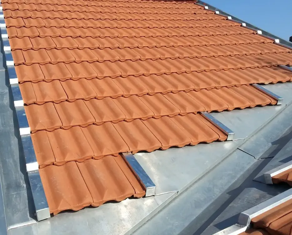 zingueur à mulhouse intervenant en zinguerie d’hiver pour protéger la toiture des intempéries